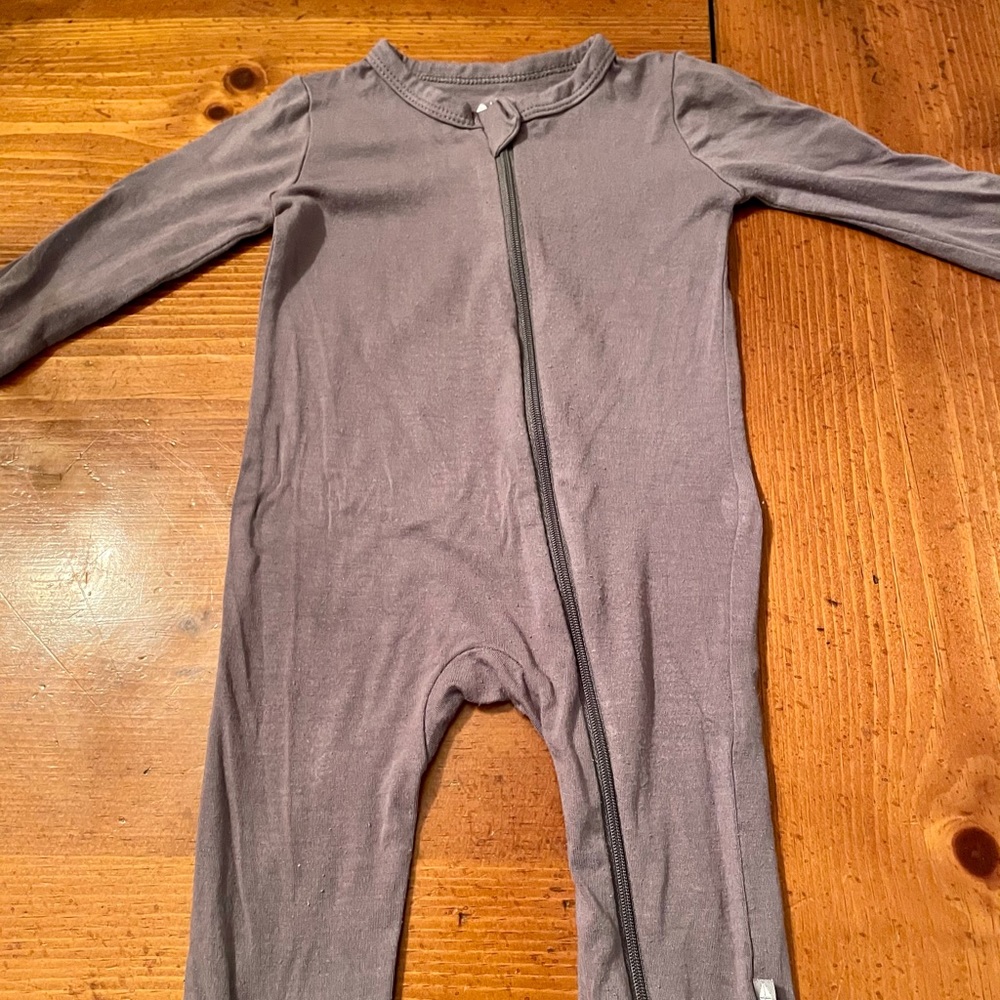Kyte Baby zippered romper 6-12 months